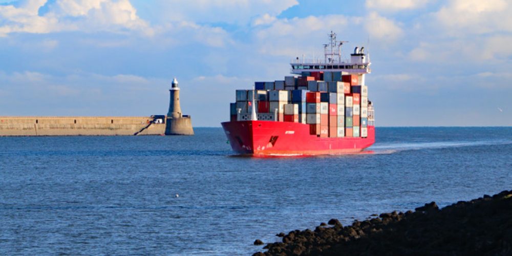 Steen-Container-Ship-arriving-at-Port-of-Tyne