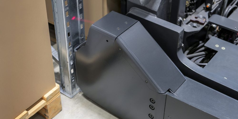 The-Rack-Protection-Sensor-for-reach-trucks-from-Linde-Material-Handling-supports-the-fast-yet-safe-maneuvering-scaled
