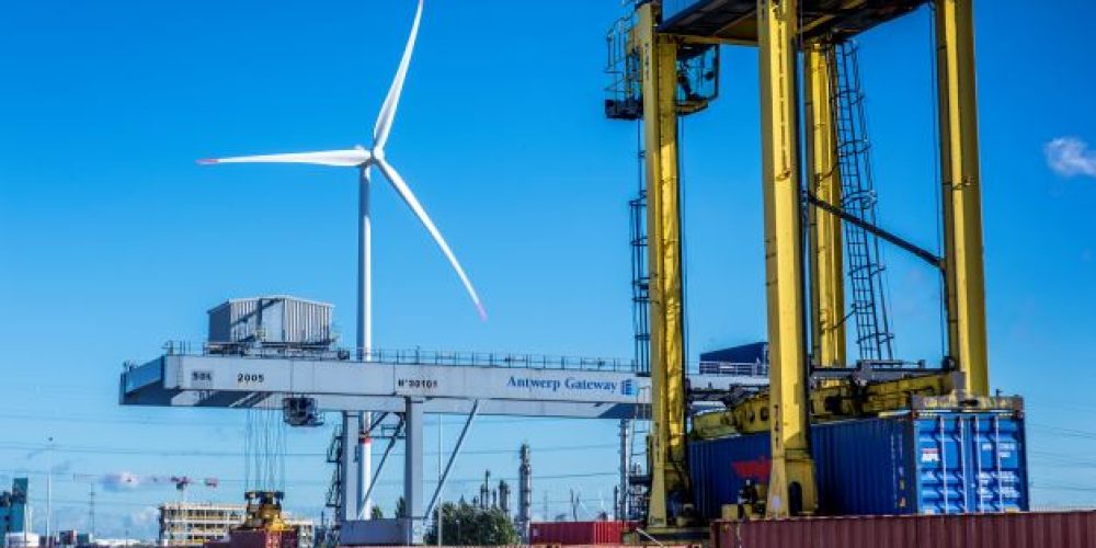 Wind-turbines-on-site-at-DP-World-Antwerp-2