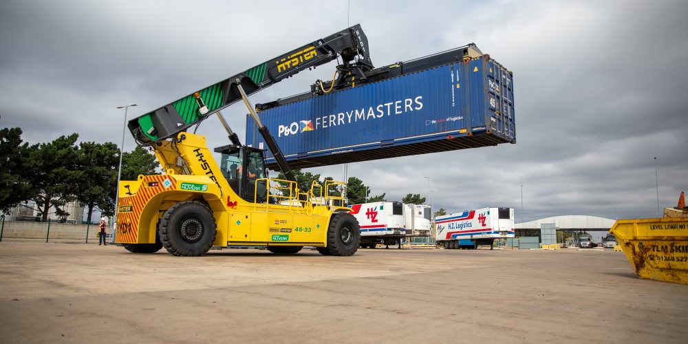 Hyster delivers hydrogen ReachStacker to UK port
