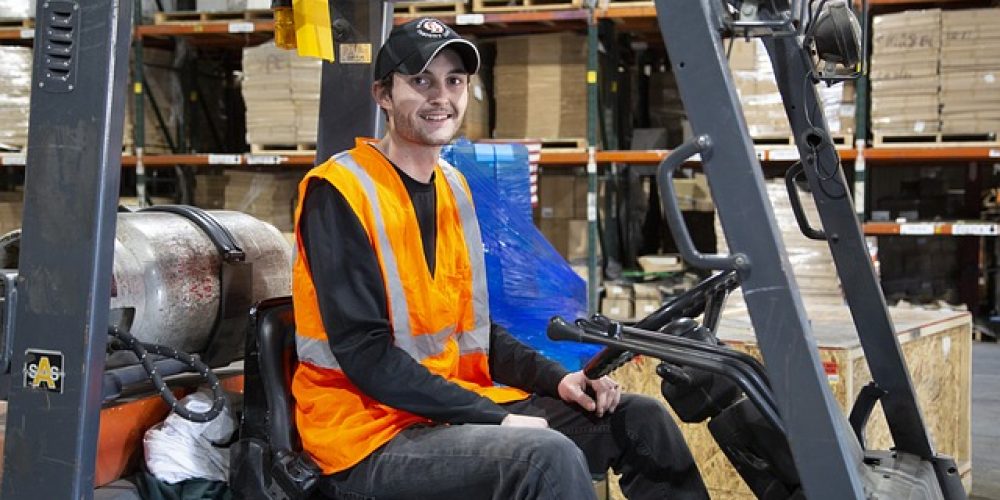 forklift-g6943c46e8_640